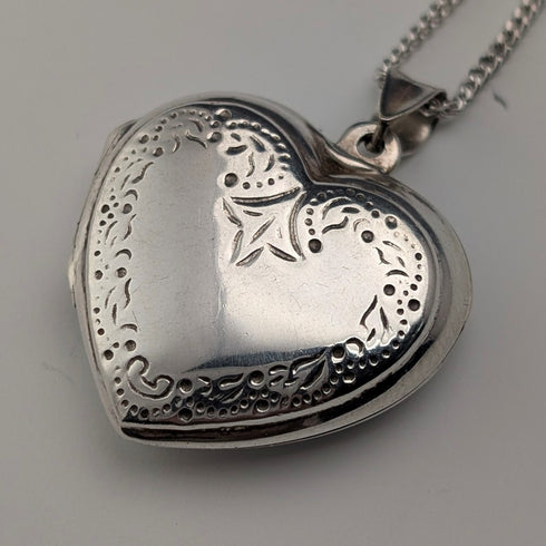 Vintage sterling silver heart locket pendant with sterling silver necklace, 7.3g total